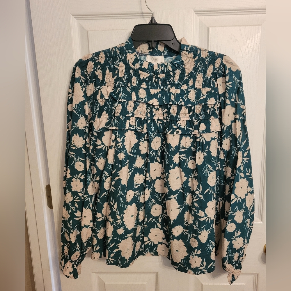 NWOT Oddi Classic Green and Cream Floral Blouse